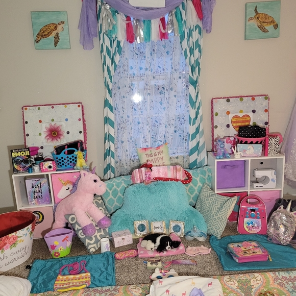 two twin plush twin beds with Mattress/boxspring, karaoke, toys, furniture &more - Picture 2 of 16